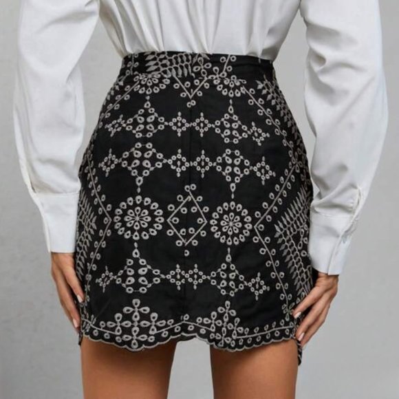 Eyelet Embroidery Detail Asymmetrical Hem Skirt - Picture 3 of 10